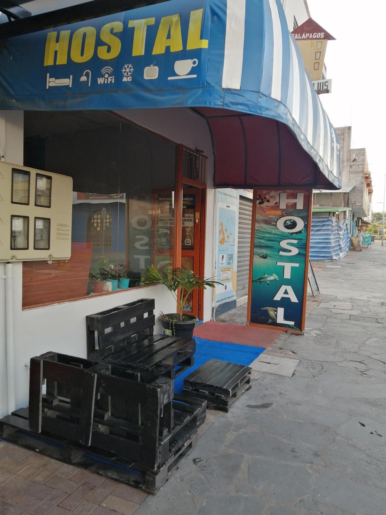 Hostal La Casa De Luis Puerto Baquerizo Moreno Exterior photo