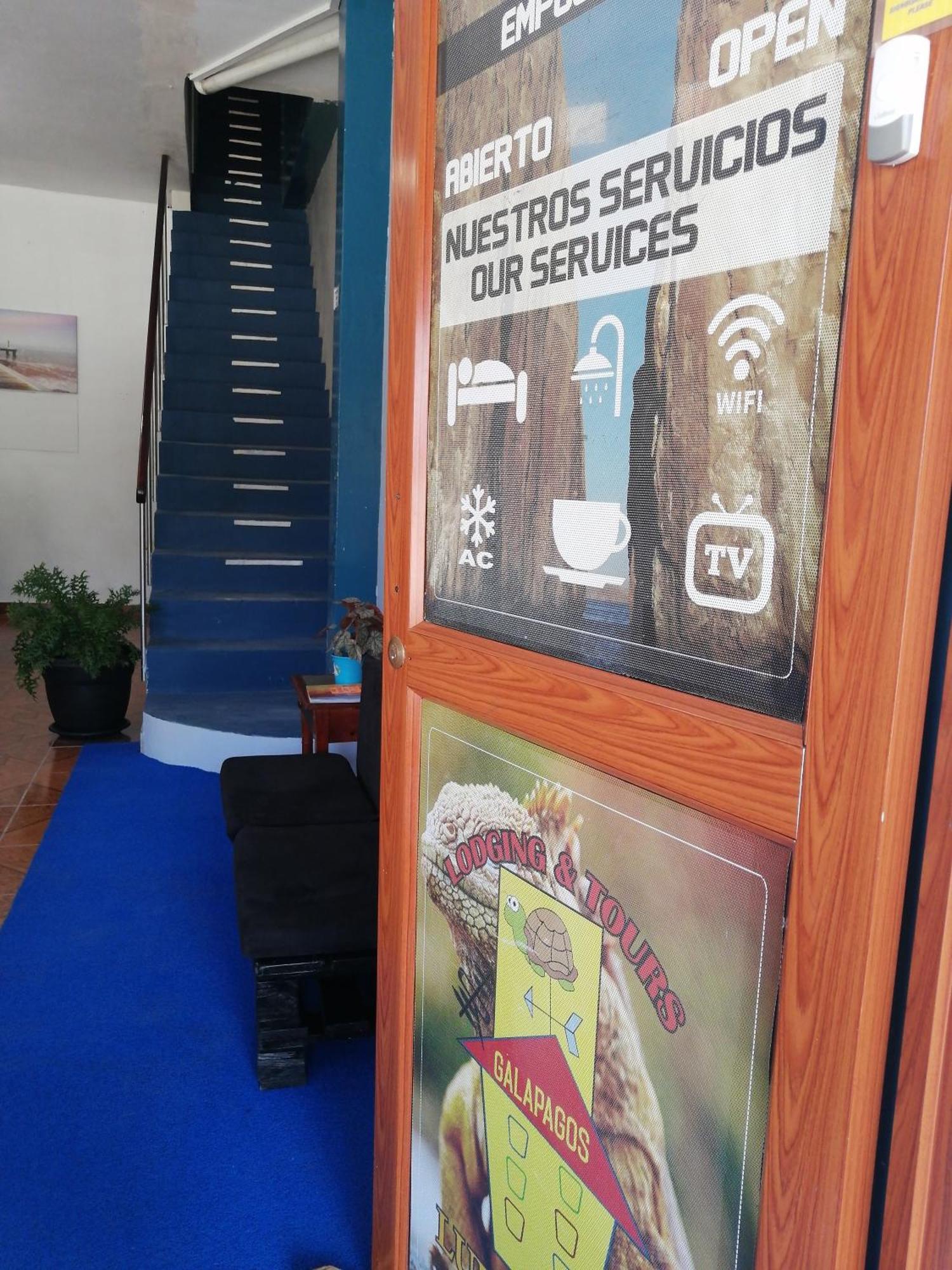 Hostal La Casa De Luis Puerto Baquerizo Moreno Exterior photo