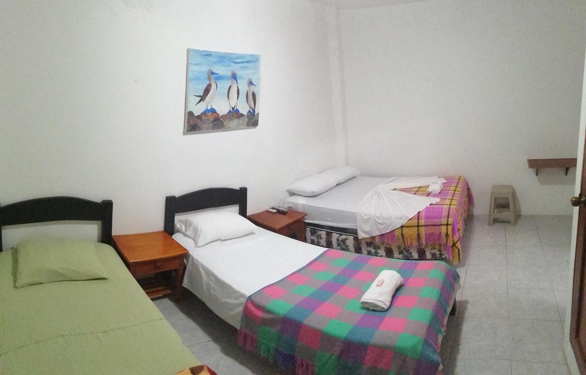 Hostal La Casa De Luis Puerto Baquerizo Moreno Exterior photo