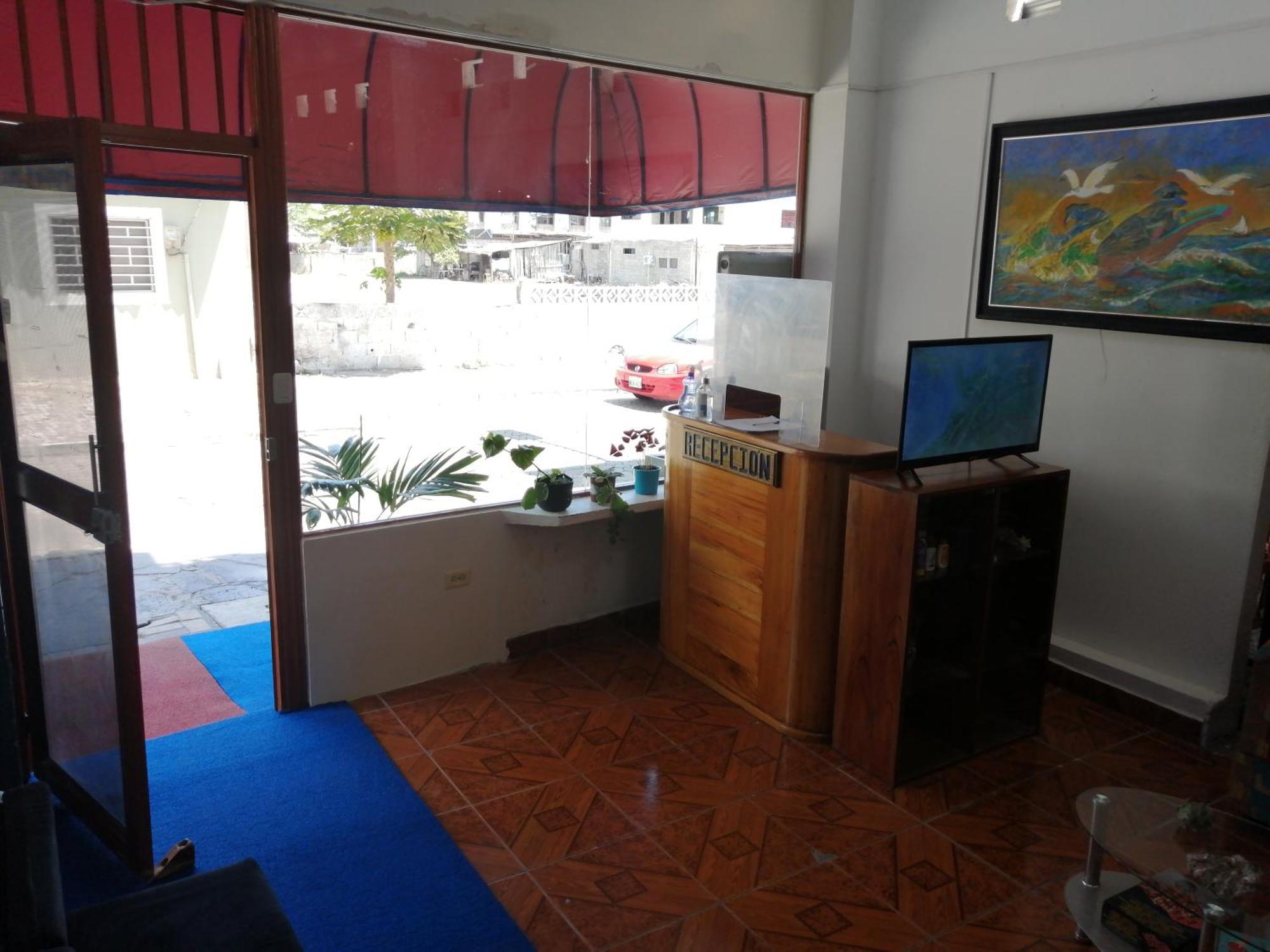 Hostal La Casa De Luis Puerto Baquerizo Moreno Exterior photo