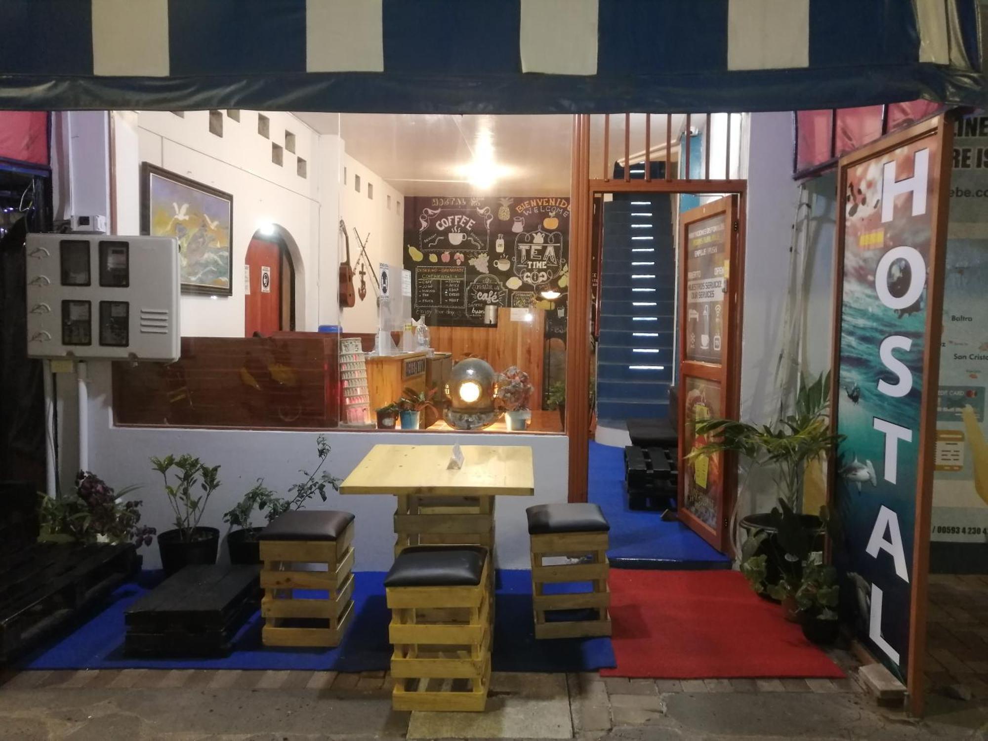 Hostal La Casa De Luis Puerto Baquerizo Moreno Exterior photo