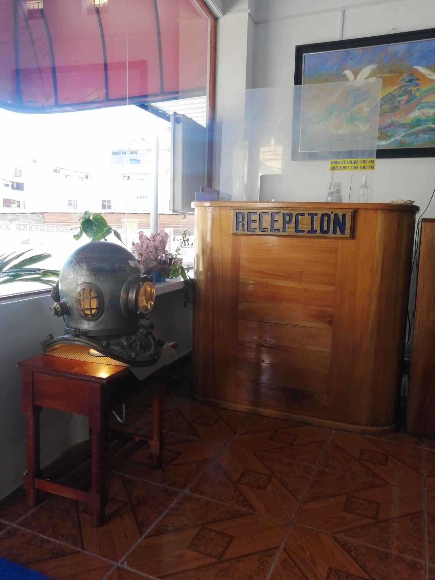 Hostal La Casa De Luis Puerto Baquerizo Moreno Exterior photo