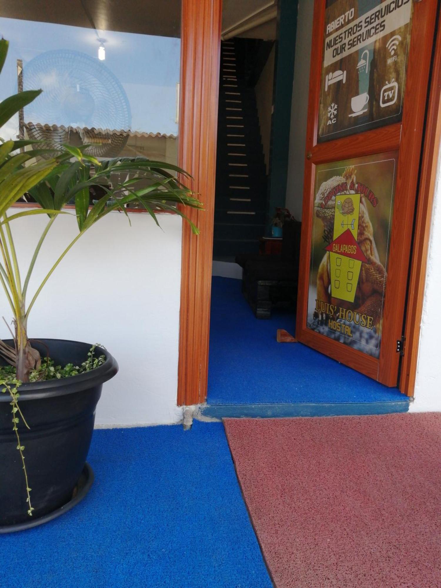Hostal La Casa De Luis Puerto Baquerizo Moreno Exterior photo