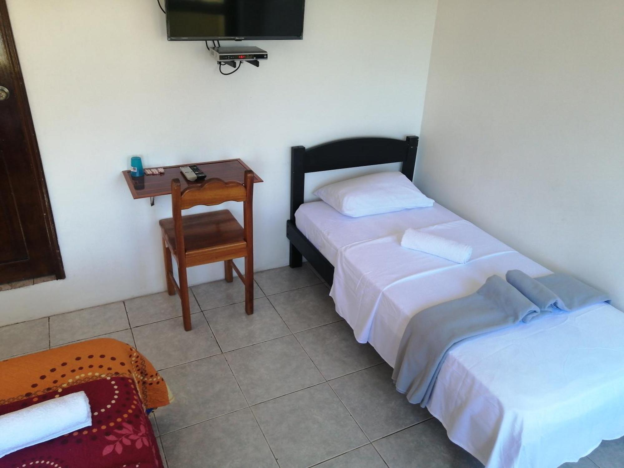 Hostal La Casa De Luis Puerto Baquerizo Moreno Exterior photo