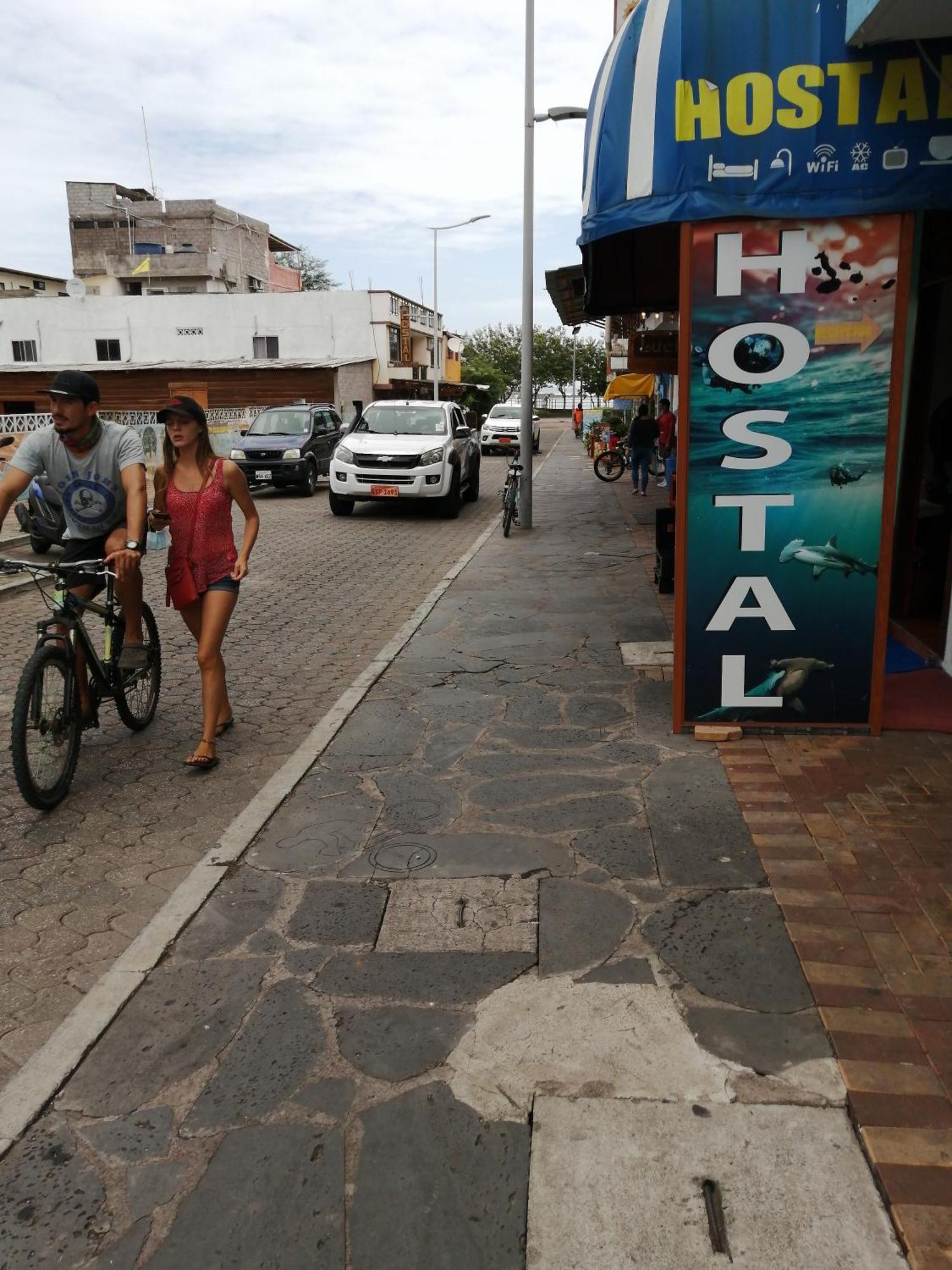 Hostal La Casa De Luis Puerto Baquerizo Moreno Exterior photo