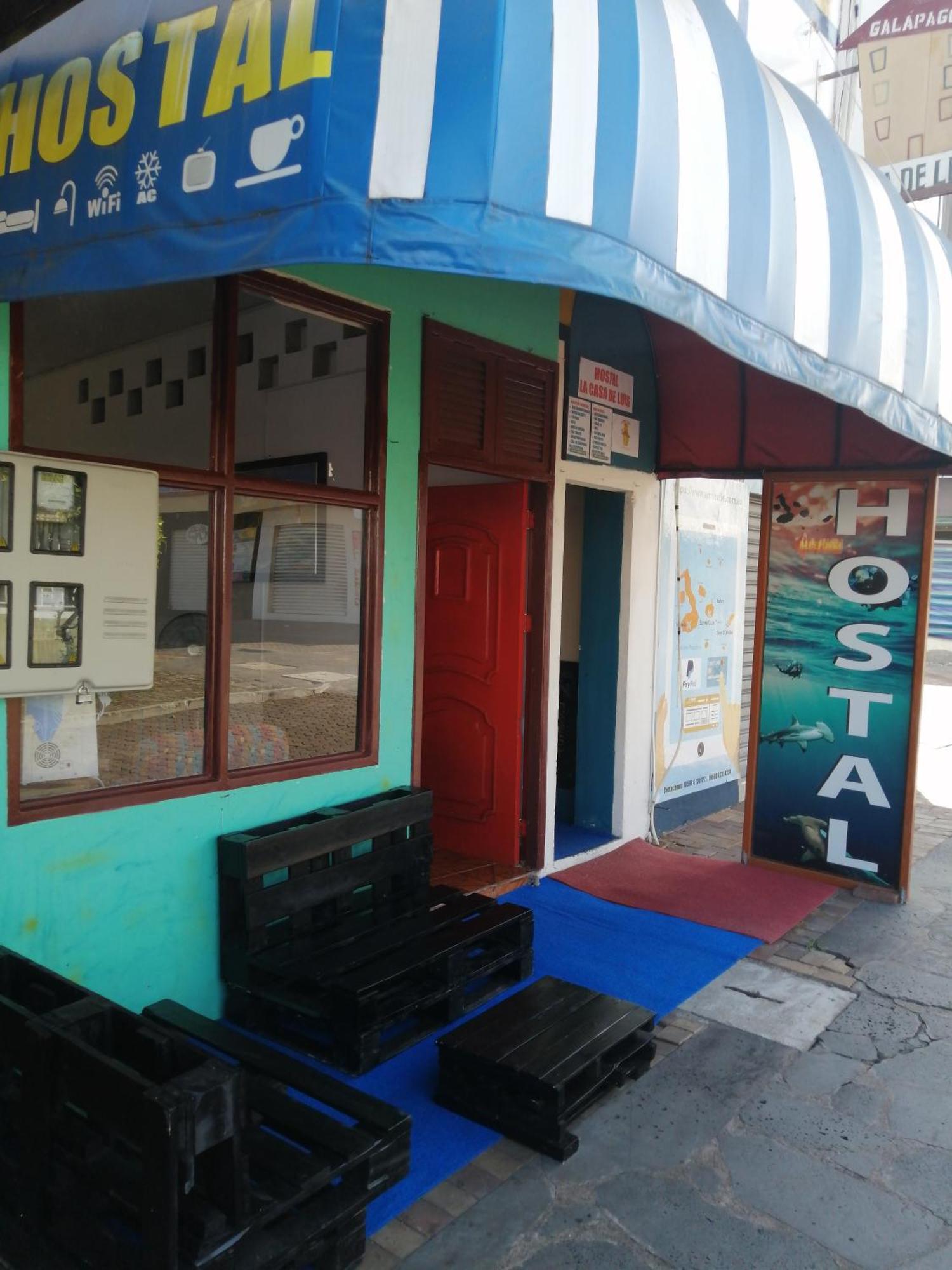 Hostal La Casa De Luis Puerto Baquerizo Moreno Exterior photo