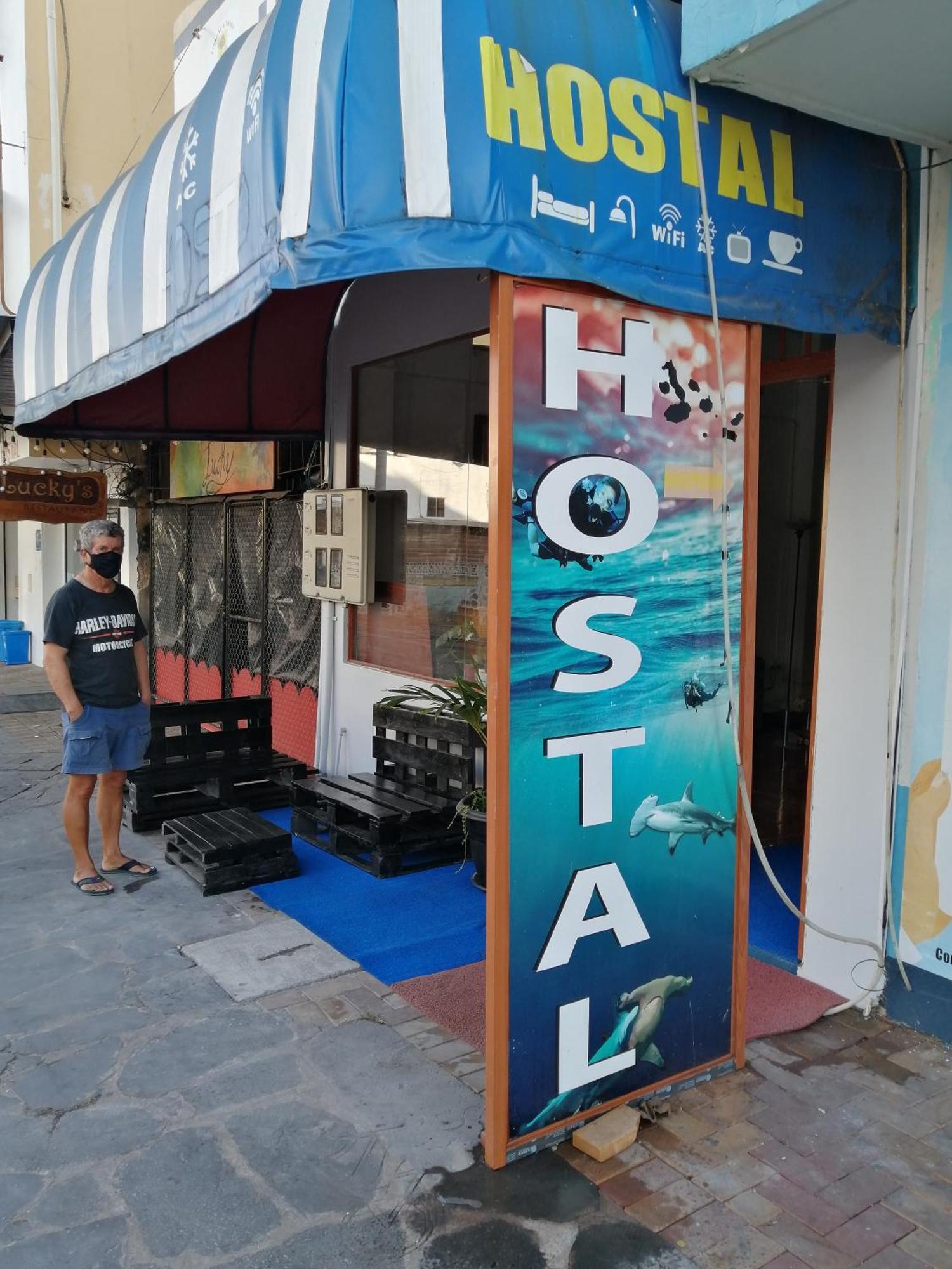 Hostal La Casa De Luis Puerto Baquerizo Moreno Exterior photo